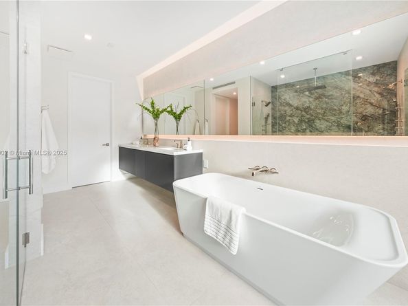 3200 Calusa St, Coconut Grove FL 33133