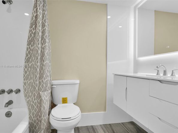 100 Ashbury Rd 103, Hollywood FL 33024