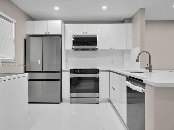 100 Ashbury Rd 103, Hollywood FL 33024