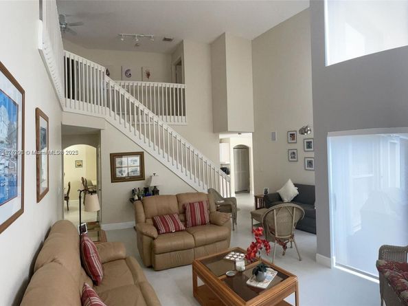 1095 Weeping Willow Way, Hollywood FL 33019