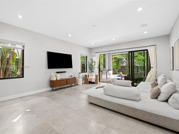 624 N Victoria Park Rd, Fort Lauderdale FL 33304