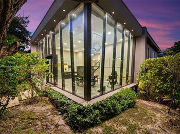 624 N Victoria Park Rd