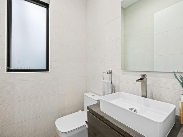 624 N Victoria Park Rd, Fort Lauderdale FL 33304