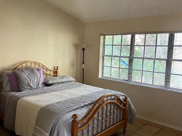 3532 Emerald Oaks Dr 2706, Hollywood FL 33021