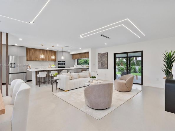 6701 SW 48th St, Miami FL 33155