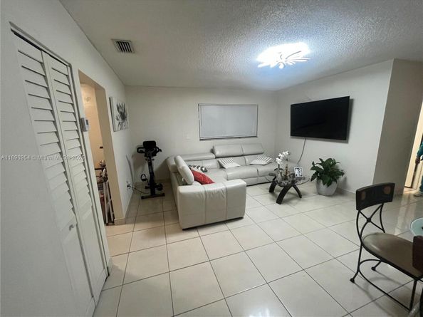 453 E 13th St, Hialeah FL 33010