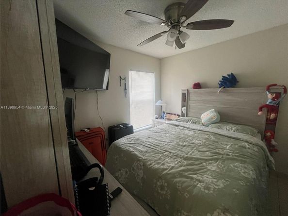 453 E 13th St, Hialeah FL 33010