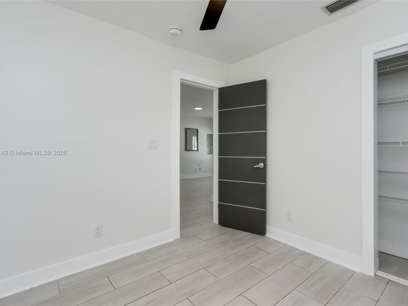 2231 NW 91st St, Miami FL 33147