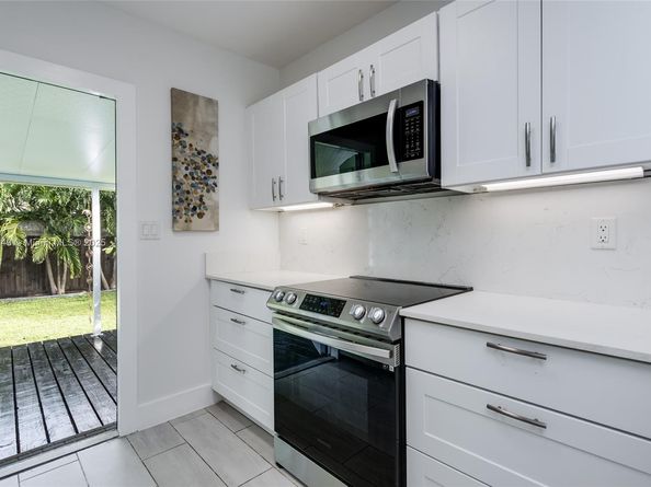 2231 NW 91st St, Miami FL 33147