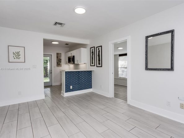 2231 NW 91st St, Miami FL 33147