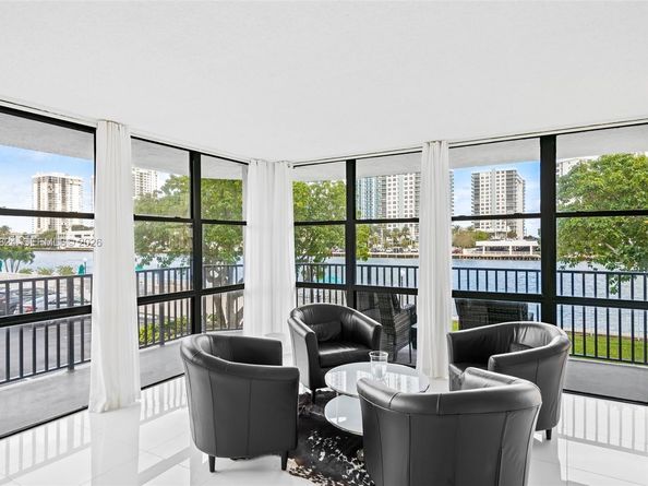 800 Parkview Dr 221, Hallandale Beach FL 33009