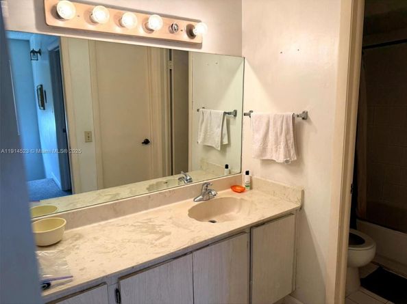 10053 NW 4th Ln 10053, Miami FL 33172