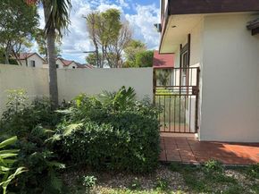 10053 NW 4th Ln 10053, Miami FL 33172