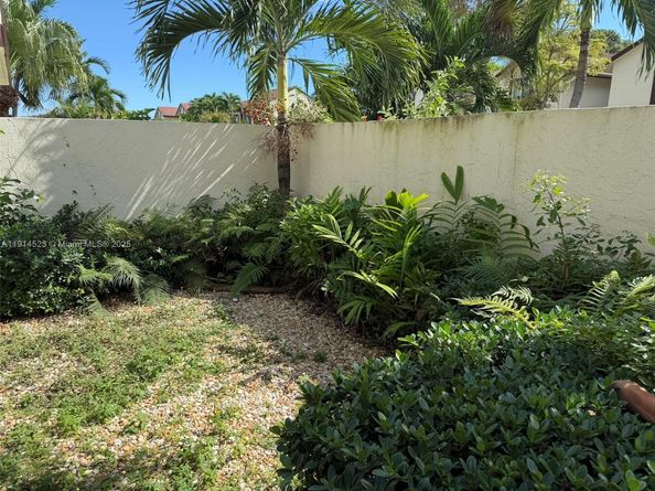 10053 NW 4th Ln 10053, Miami FL 33172