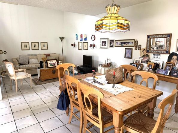 10053 NW 4th Ln 10053, Miami FL 33172