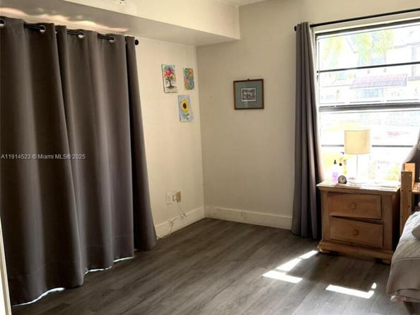 10053 NW 4th Ln 10053, Miami FL 33172
