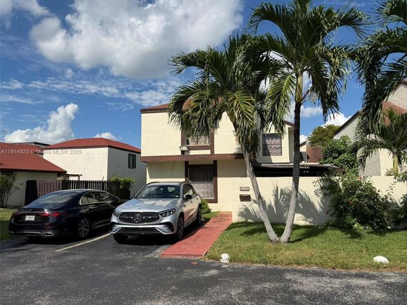 10053 NW 4th Ln 10053, Miami FL 33172