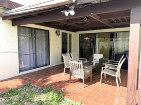 10053 NW 4th Ln 10053, Miami FL 33172