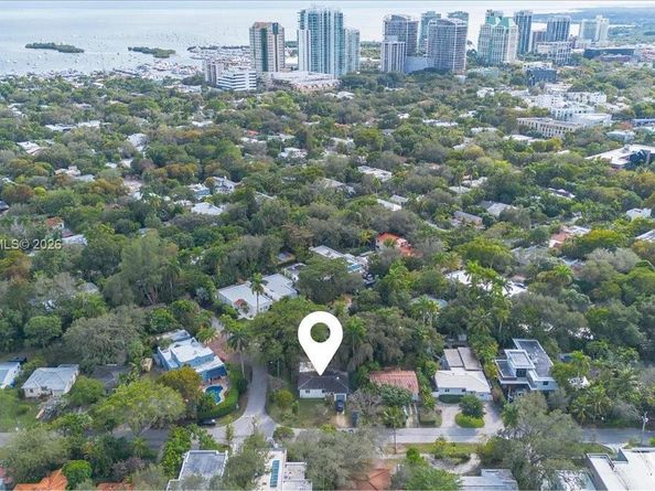 2500 Overbrook St, Miami FL 33133