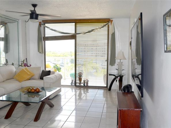 13499 Biscayne Blvd 702, North Miami FL 33181
