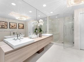 17301 Biscayne Blvd 2110, North Miami Beach FL 33160