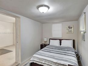 280 NW 34th St, Miami FL 33127