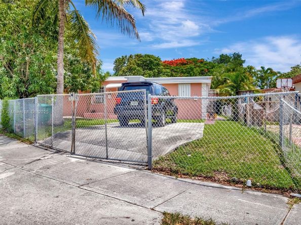 280 NW 34th St, Miami FL 33127
