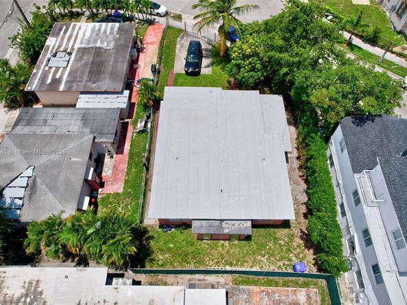 280 NW 34th St, Miami FL 33127