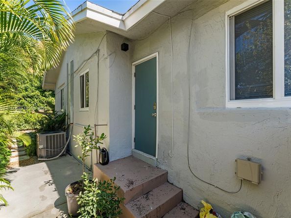 19 NE 48th St, Miami FL 33137
