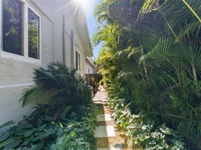 19 NE 48th St, Miami FL 33137