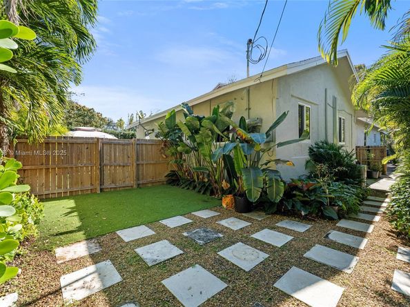 19 NE 48th St, Miami FL 33137