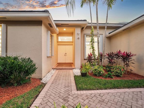 2667 Palmer Pl, Weston FL 33332