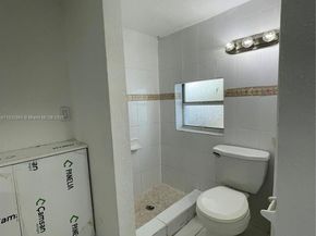 465 NE 165th St, Miami FL 33162