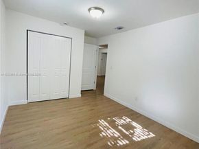 465 NE 165th St, Miami FL 33162