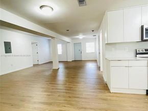 465 NE 165th St, Miami FL 33162