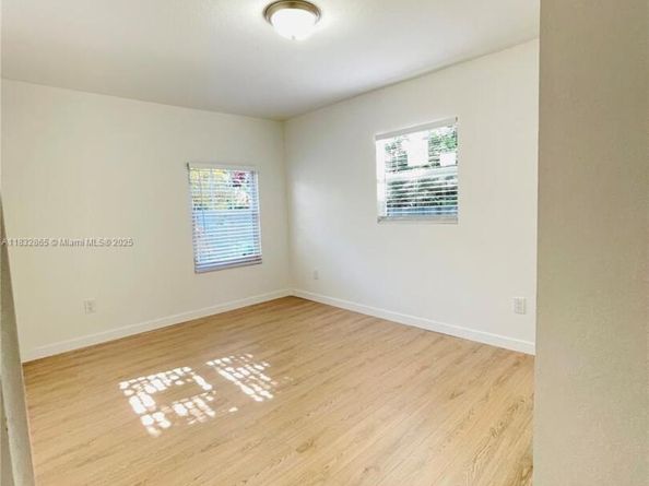 465 NE 165th St, Miami FL 33162