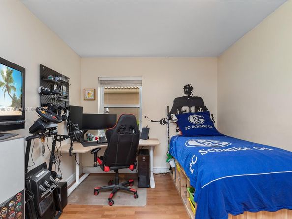 1226 NW 170th Ter, Pembroke Pines FL 33028