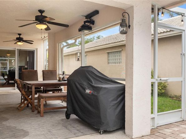 1226 NW 170th Ter, Pembroke Pines FL 33028