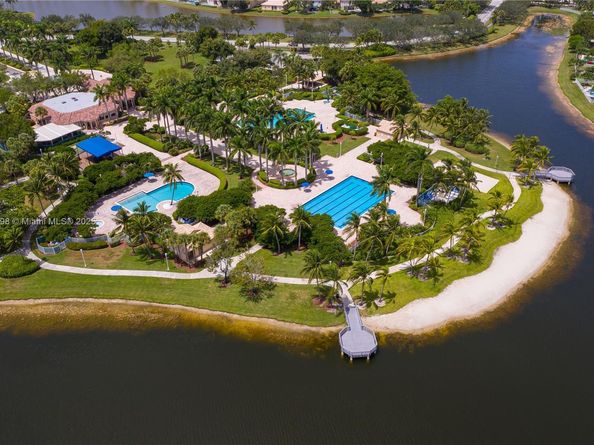 1226 NW 170th Ter, Pembroke Pines FL 33028