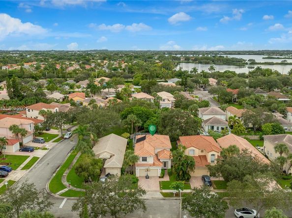 1226 NW 170th Ter, Pembroke Pines FL 33028