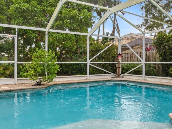 1226 NW 170th Ter, Pembroke Pines FL 33028