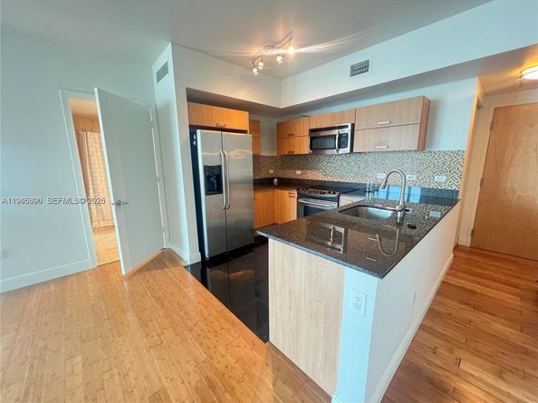 350 S Miami Ave 1905, Miami FL 33130