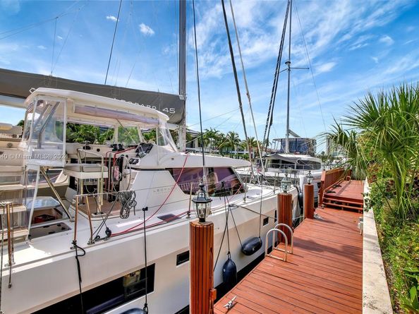 623 Riviera Isle Dr, Fort Lauderdale FL 33301