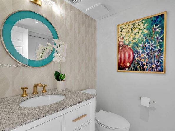 3530 Mystic Pointe Dr 214, Aventura FL 33180