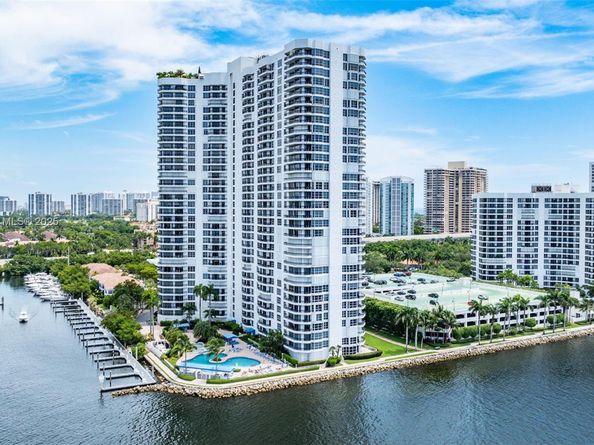 3530 Mystic Pointe Dr 214, Aventura FL 33180