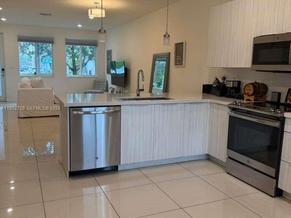 6416 NW 102nd Ct 118, Doral FL 33178