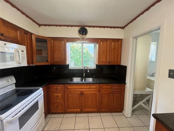 6200 SW 19th St, Miramar FL 33023