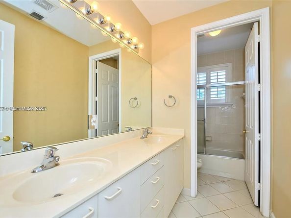 780 SW 167th Ave, Pembroke Pines FL 33027