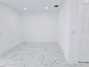 2530 NW 111th St, Miami FL 33167