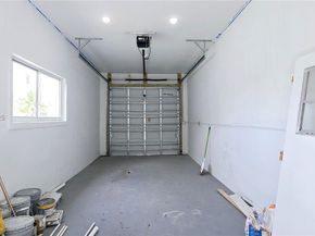 2530 NW 111th St, Miami FL 33167